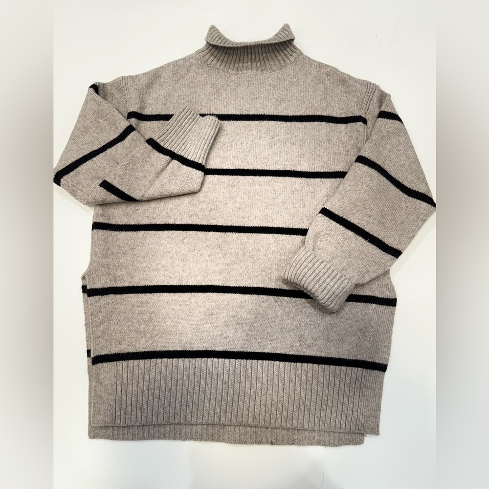 H&M Black and Cream Knit Sweater